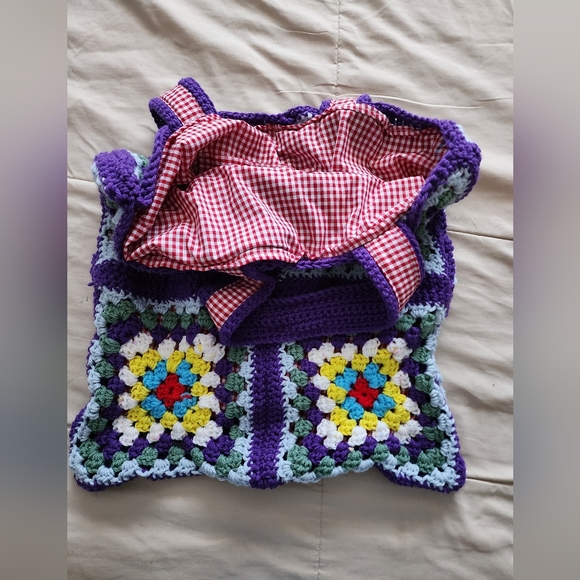 Women's Crochet Handmade Tote Bag with liner and a pocket - Picture 7 of 10